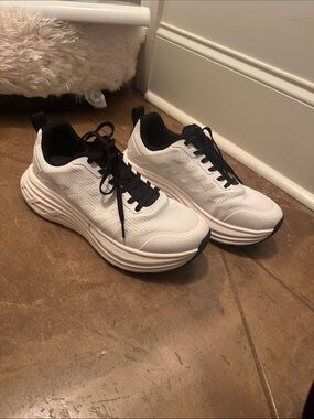 NortiV8 White and Black Chunky tennis shoes